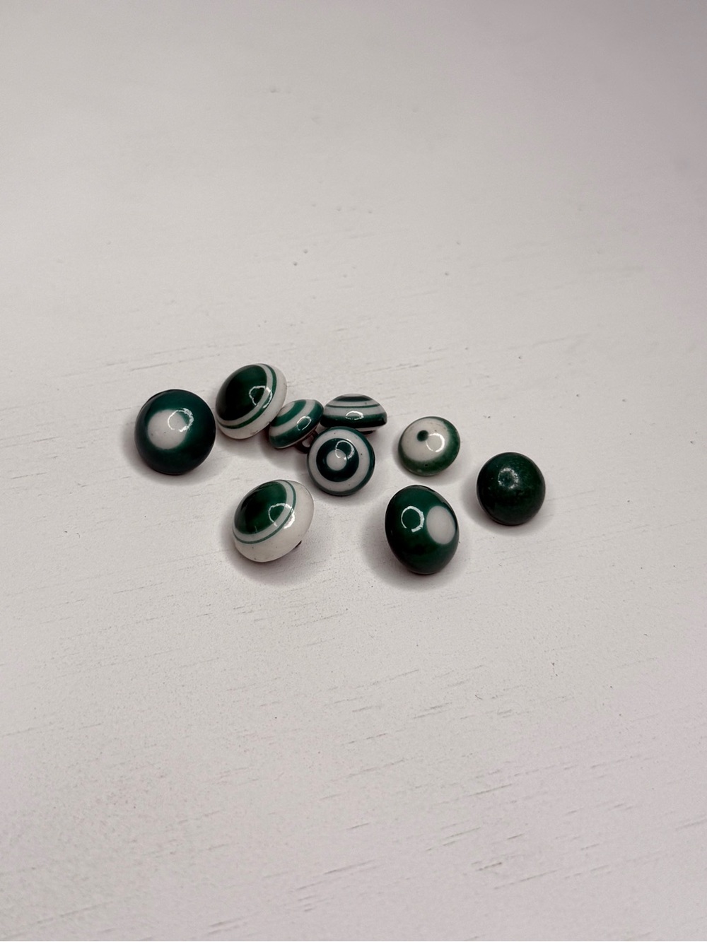 Unbranded Round Glossy Glass Buttons Set of Nine Green, White OS